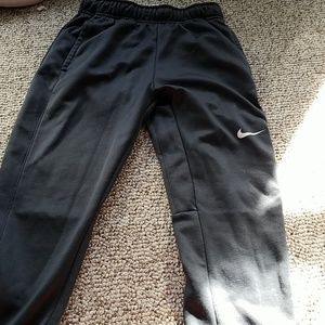 Nike youth therma-fit joggers